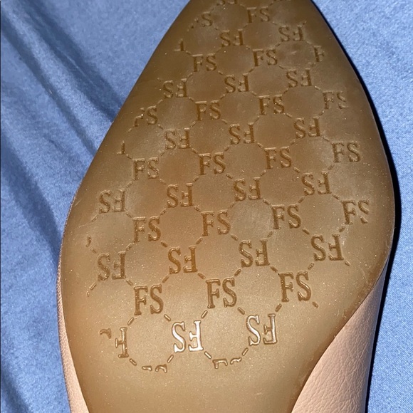 Heels - Picture 5 of 5